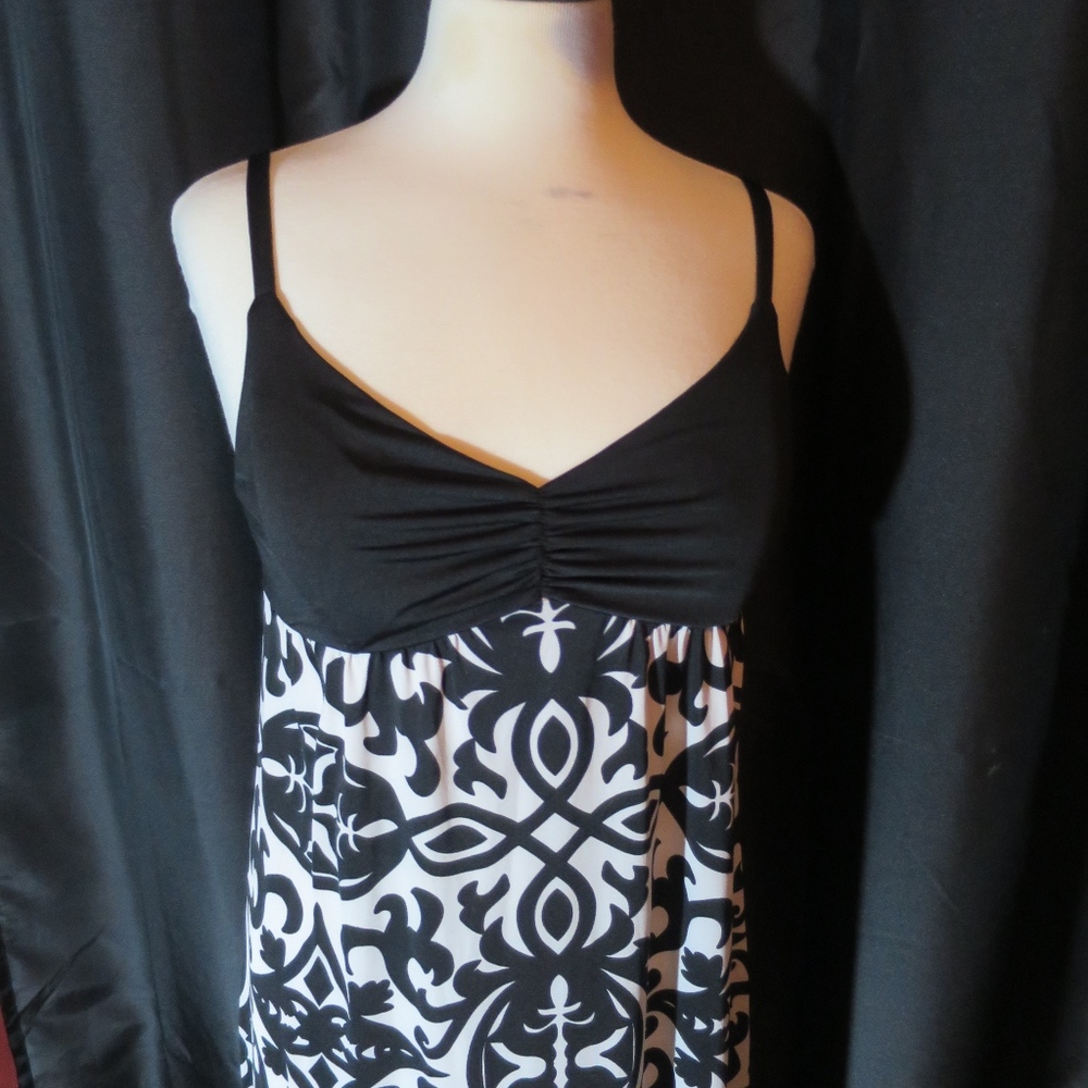 Dress - Picture 2 of 4